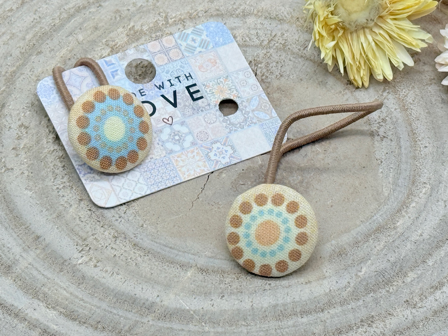 Retro Knopf Haargummi Blumen mix beige