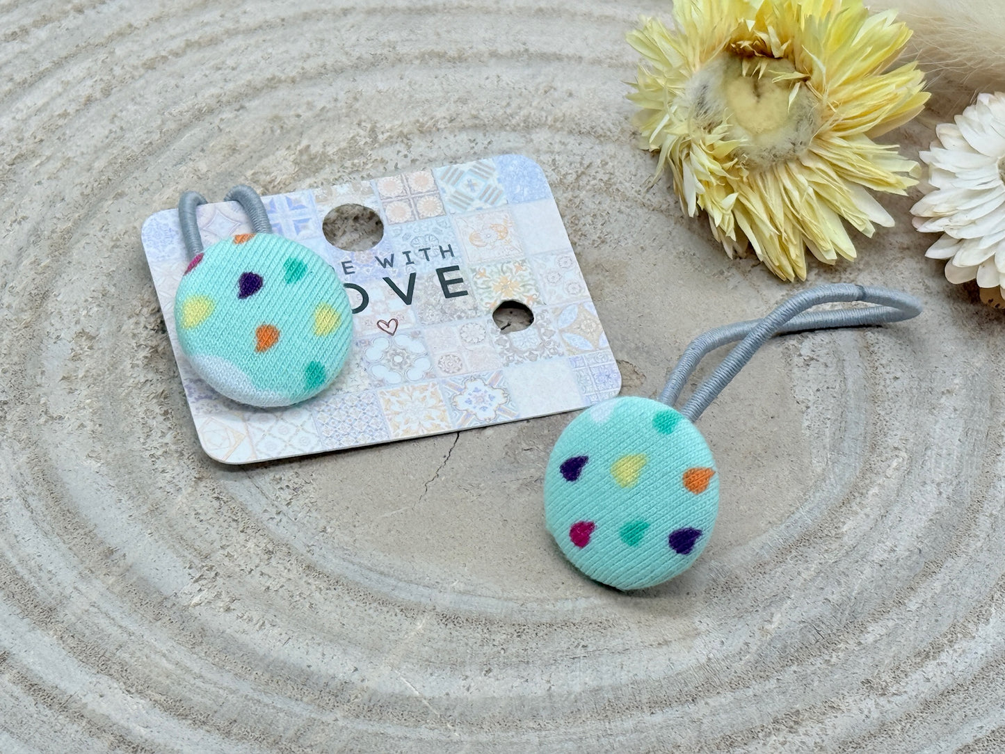 Retro Knopf Haargummi Regentropfen auf mint