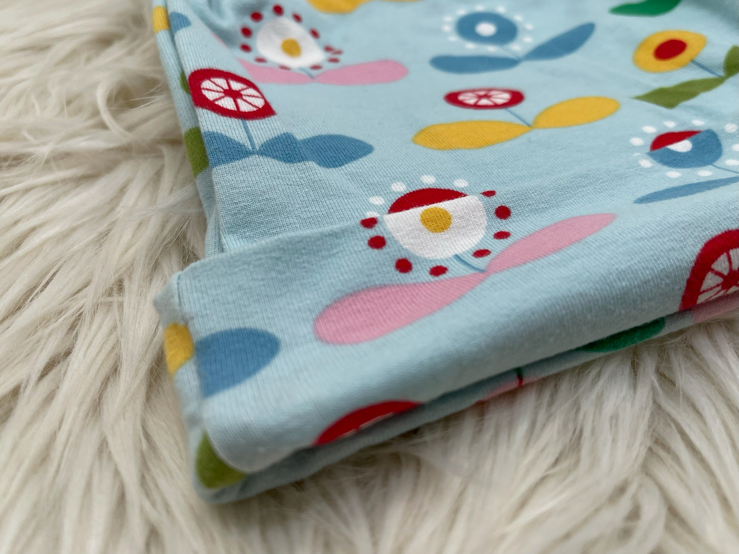 SALE Knotenmütze Eulchen mit Blumenwiese blau