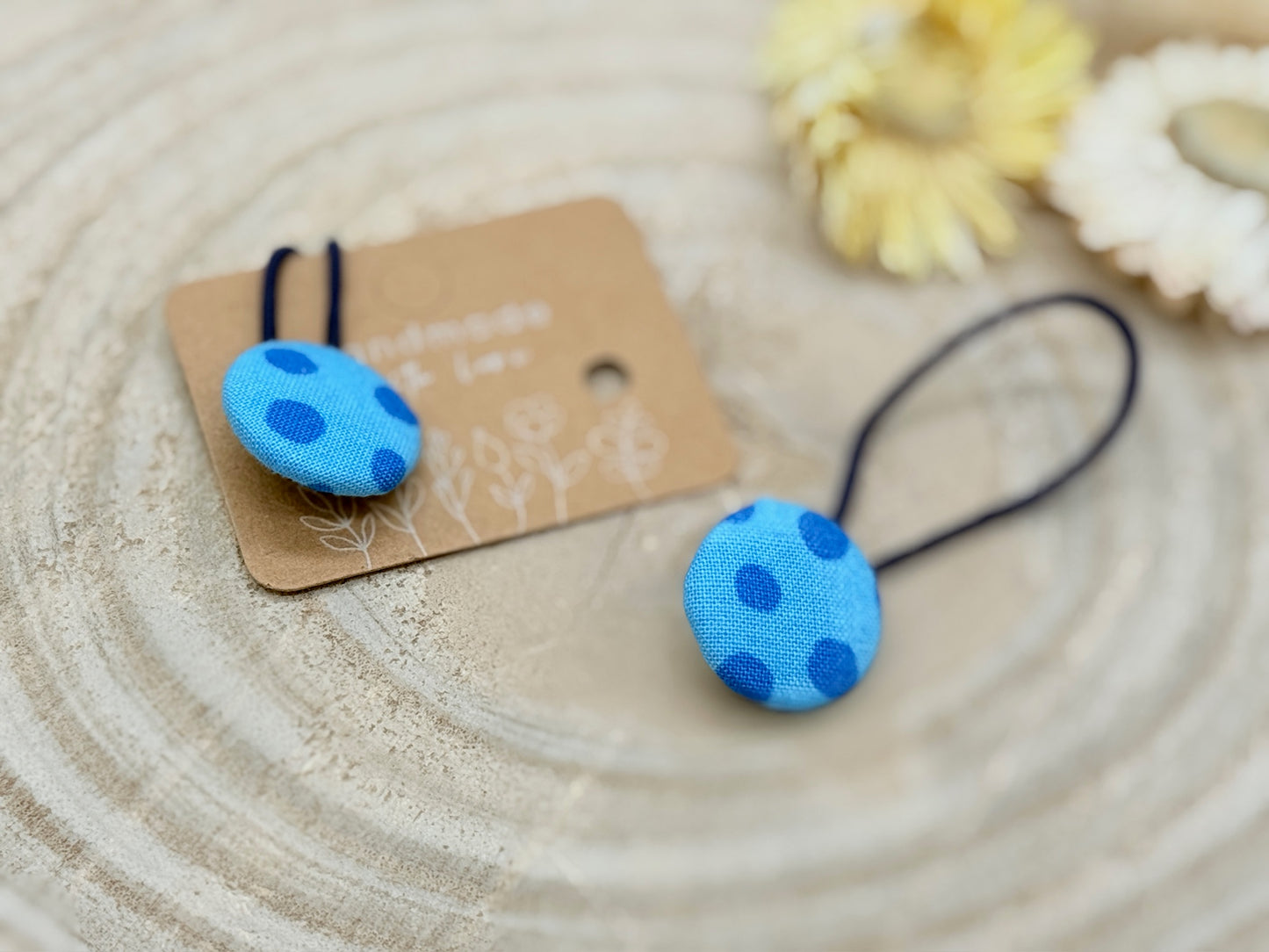 Retro Knopf Haargummi Punkte blau
