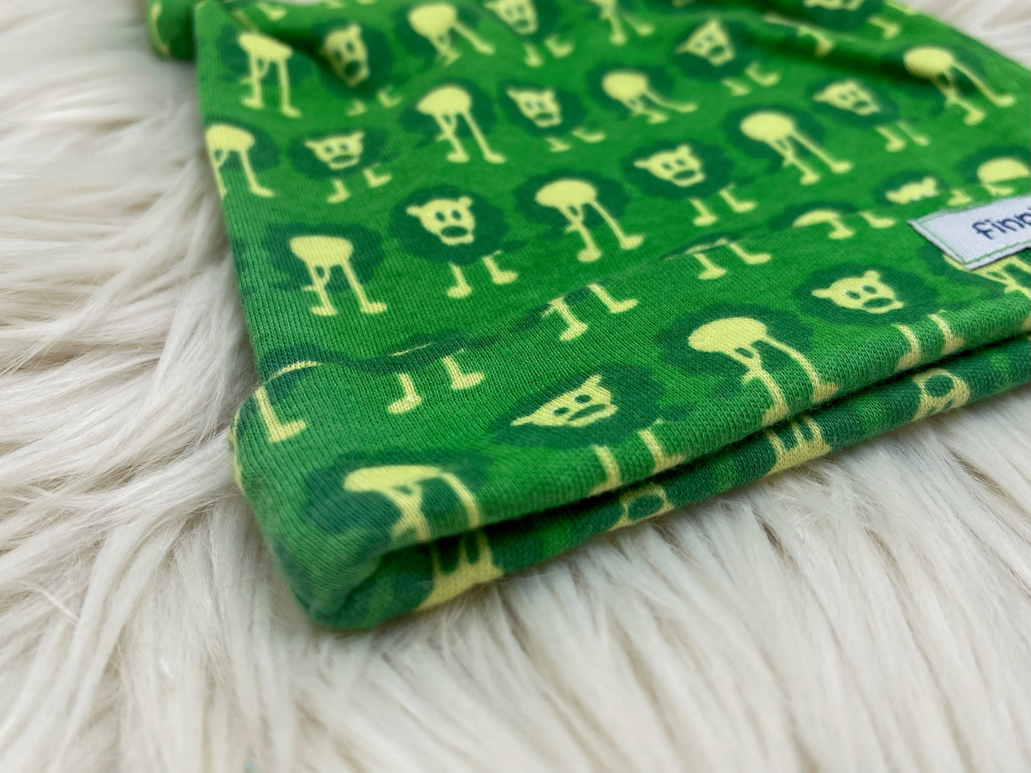 SALE Knotenmütze Eulchen mit Löwe grün