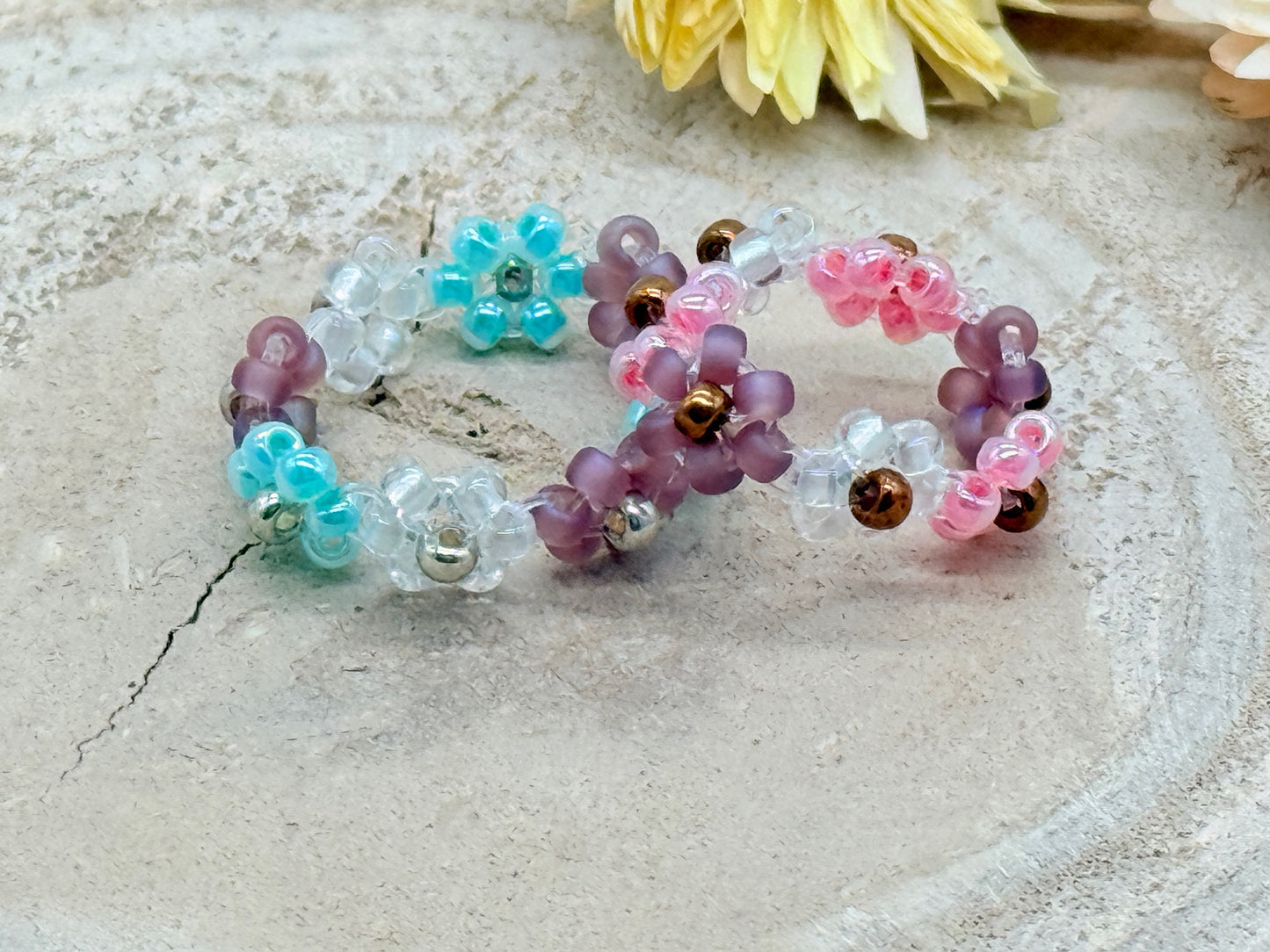 elastischer Blumen Ring Perlenring Perlenschmuck - springs
