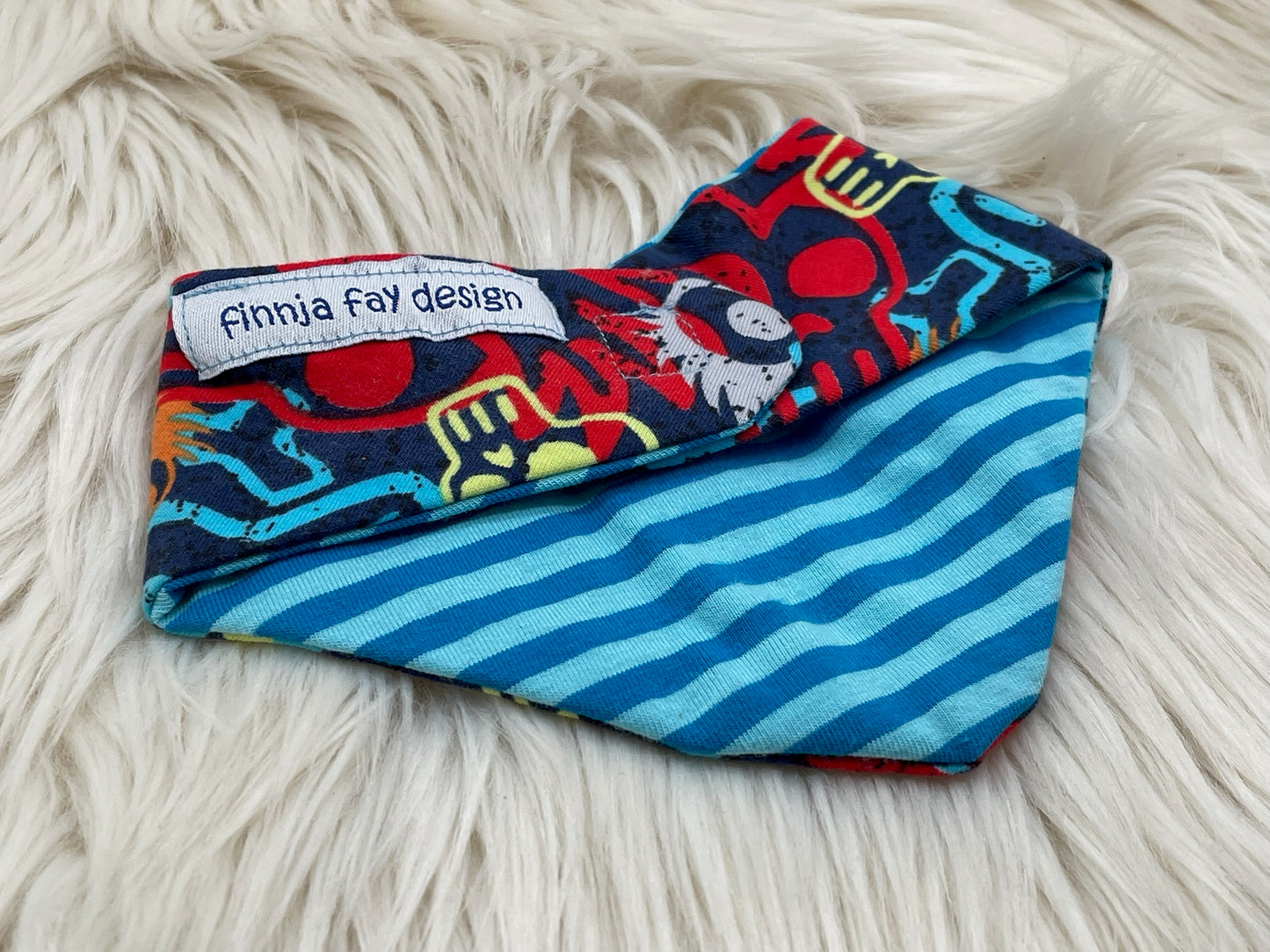 SALE Wendehalstuch Sternchen mit Totenkopf bunt/blau