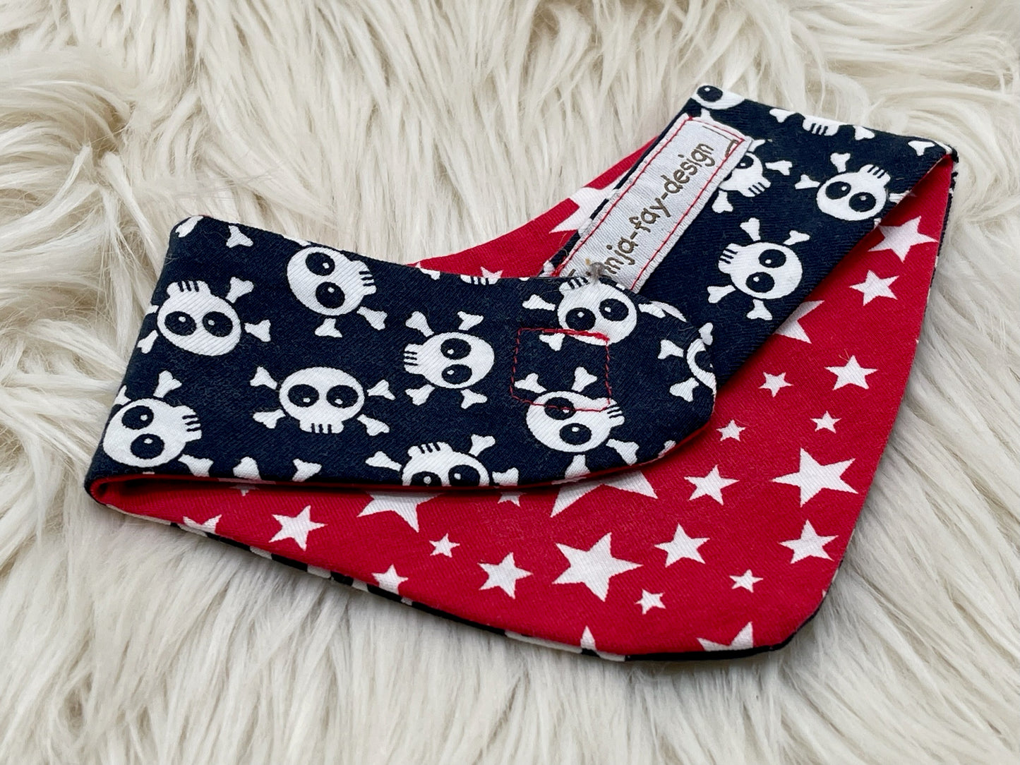 SALE Wendehalstuch Sternchen mit Totenkopf blau/weiß