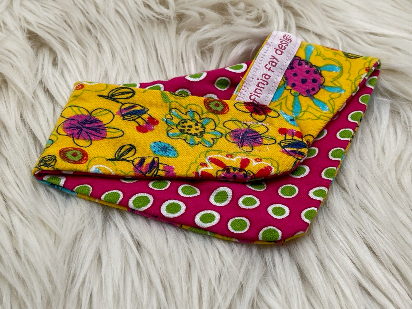 SALE Wendehalstuch Sternchen mit Blumen auf gelb