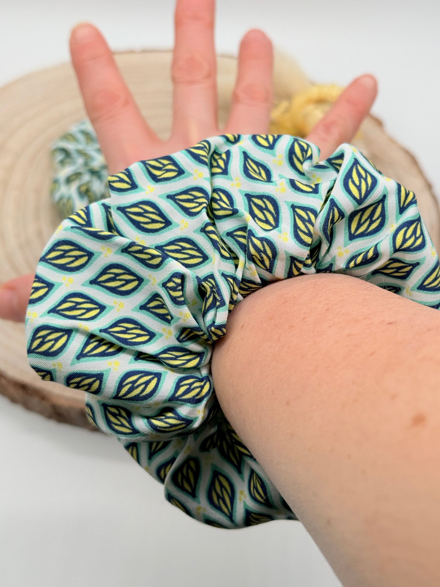 Viskose Scrunchie Haargummi Retro weiß grün