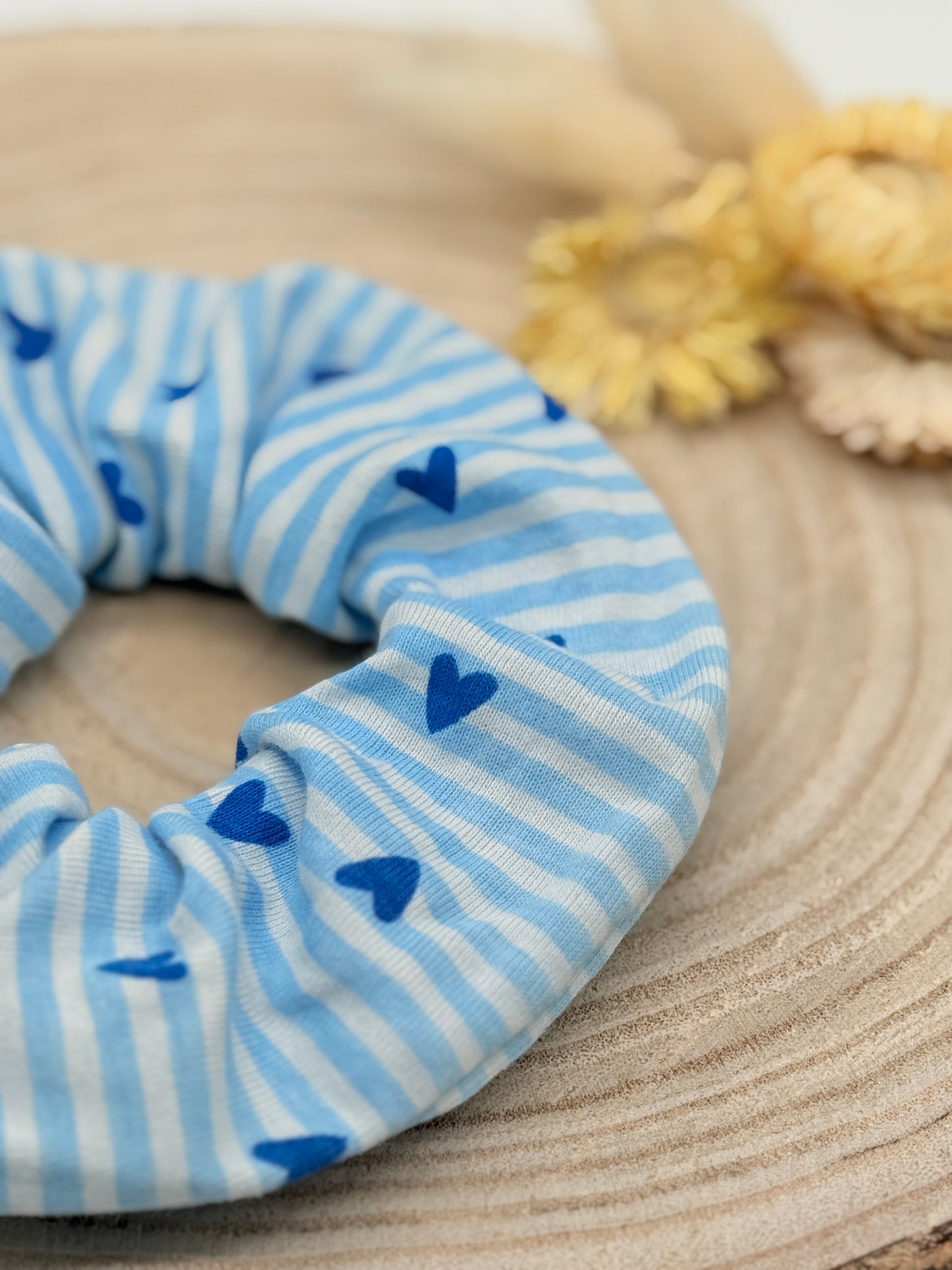 Jersey Scrunchie Haargummi Streifen mit blaue Herzen