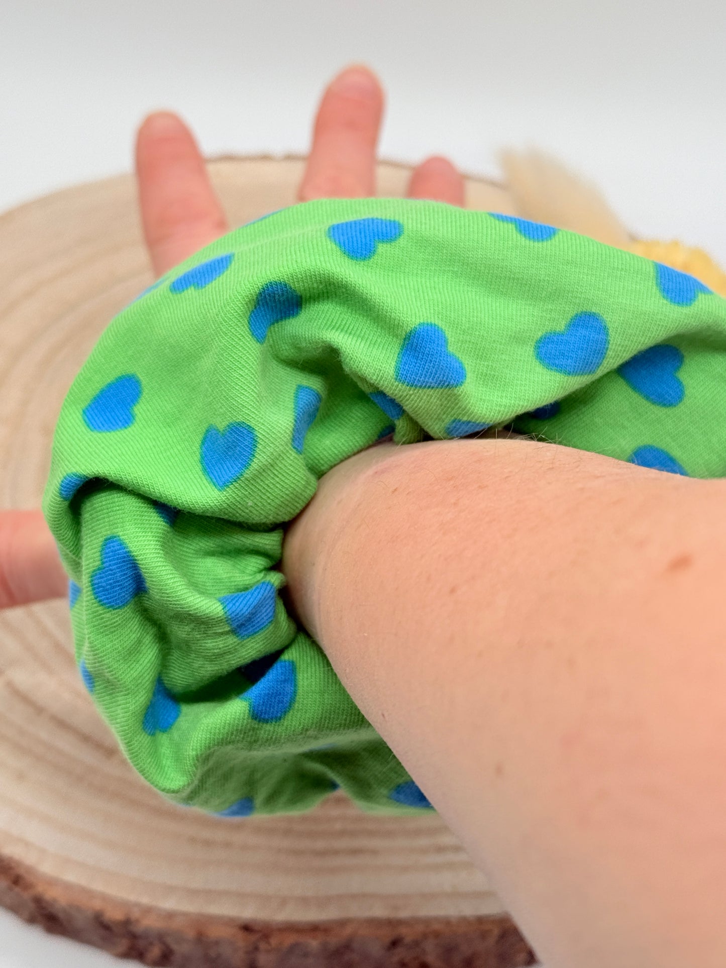 Jersey Scrunchie Haargummi Herzen grün blau