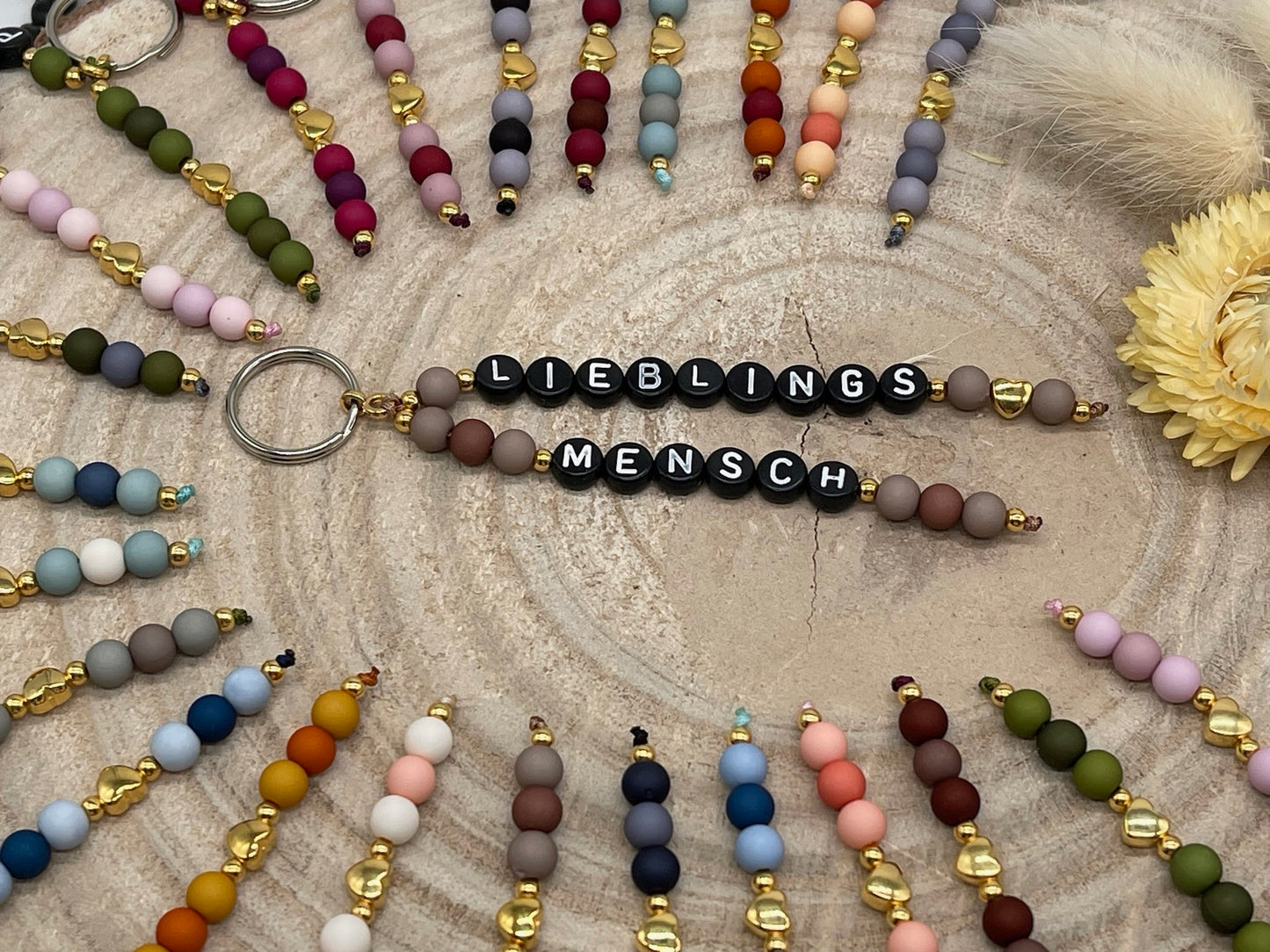 Schlüsselanhänger Taschenanhänger Anhänger Lieblingsmensch mit schwarzen Buchstabenperlen