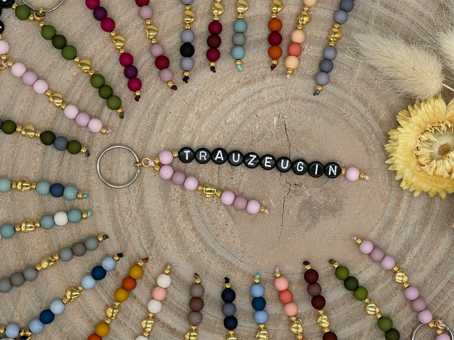 Schlüsselanhänger Taschenanhänger Anhänger Trauzeugin mit schwarzen Buchstabenperlen