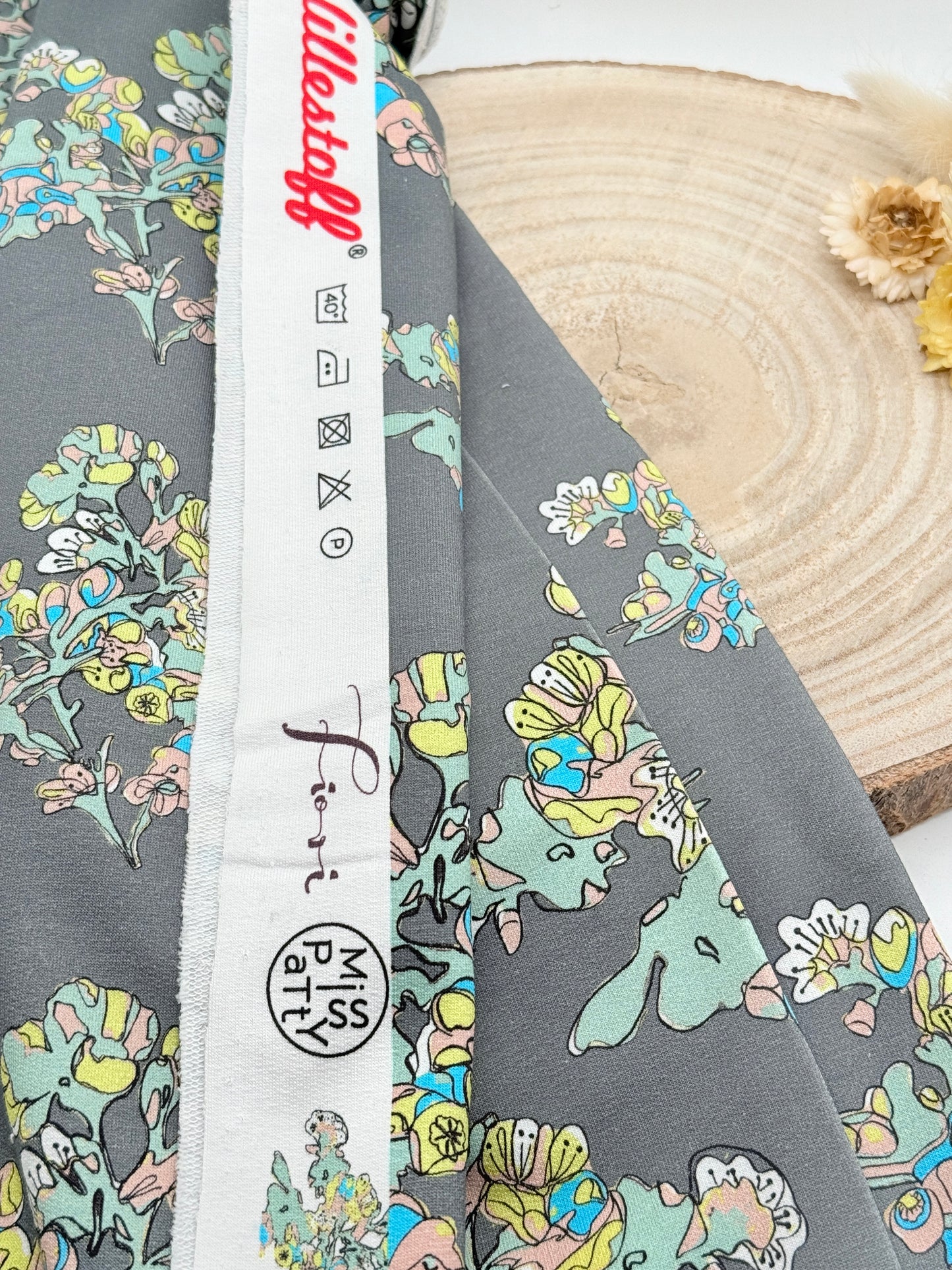 Summer Sweat Reststück Blumen (Lillestoff) grau