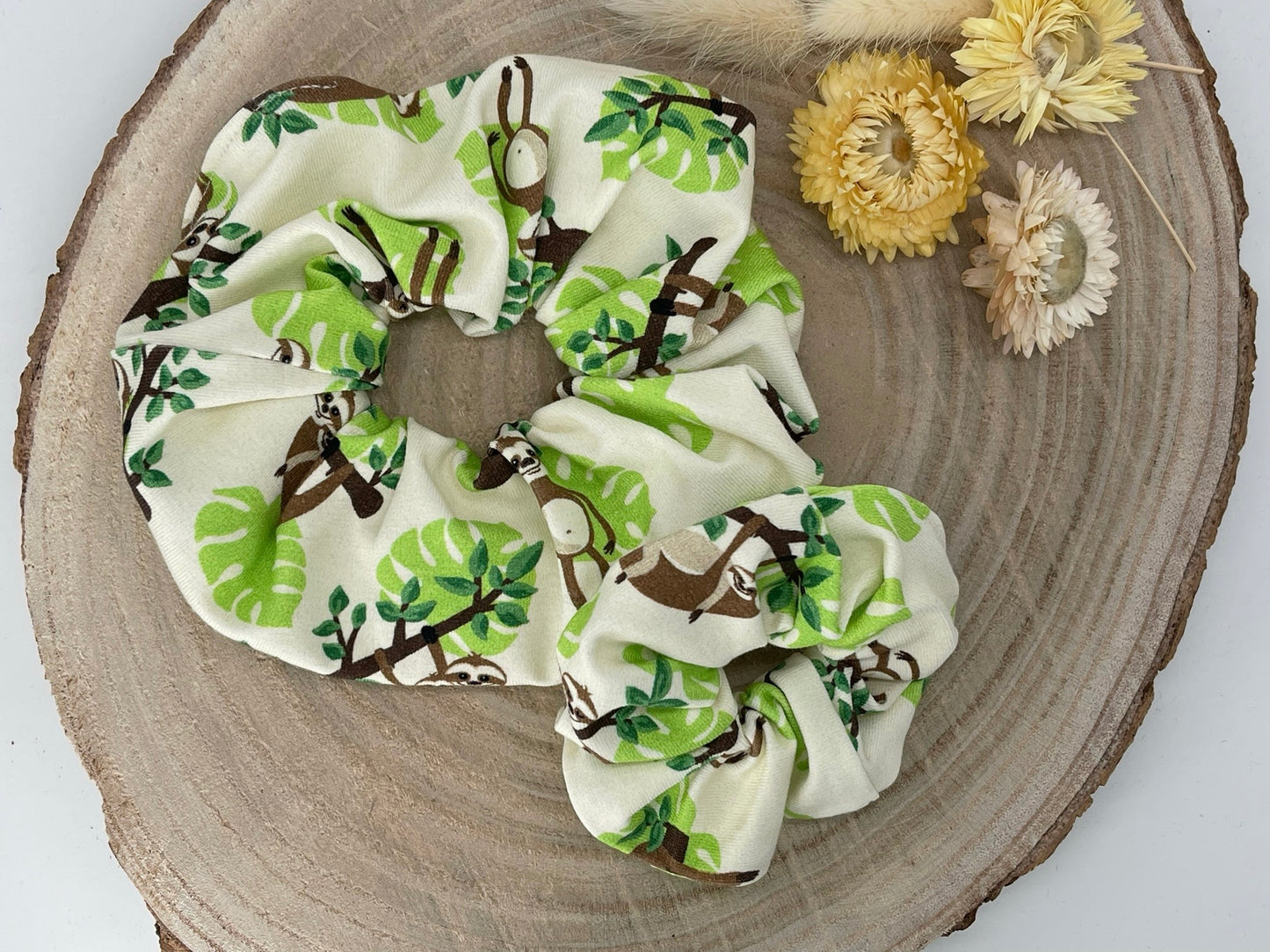 Scrunchie Haargummi Faultiere beige grün