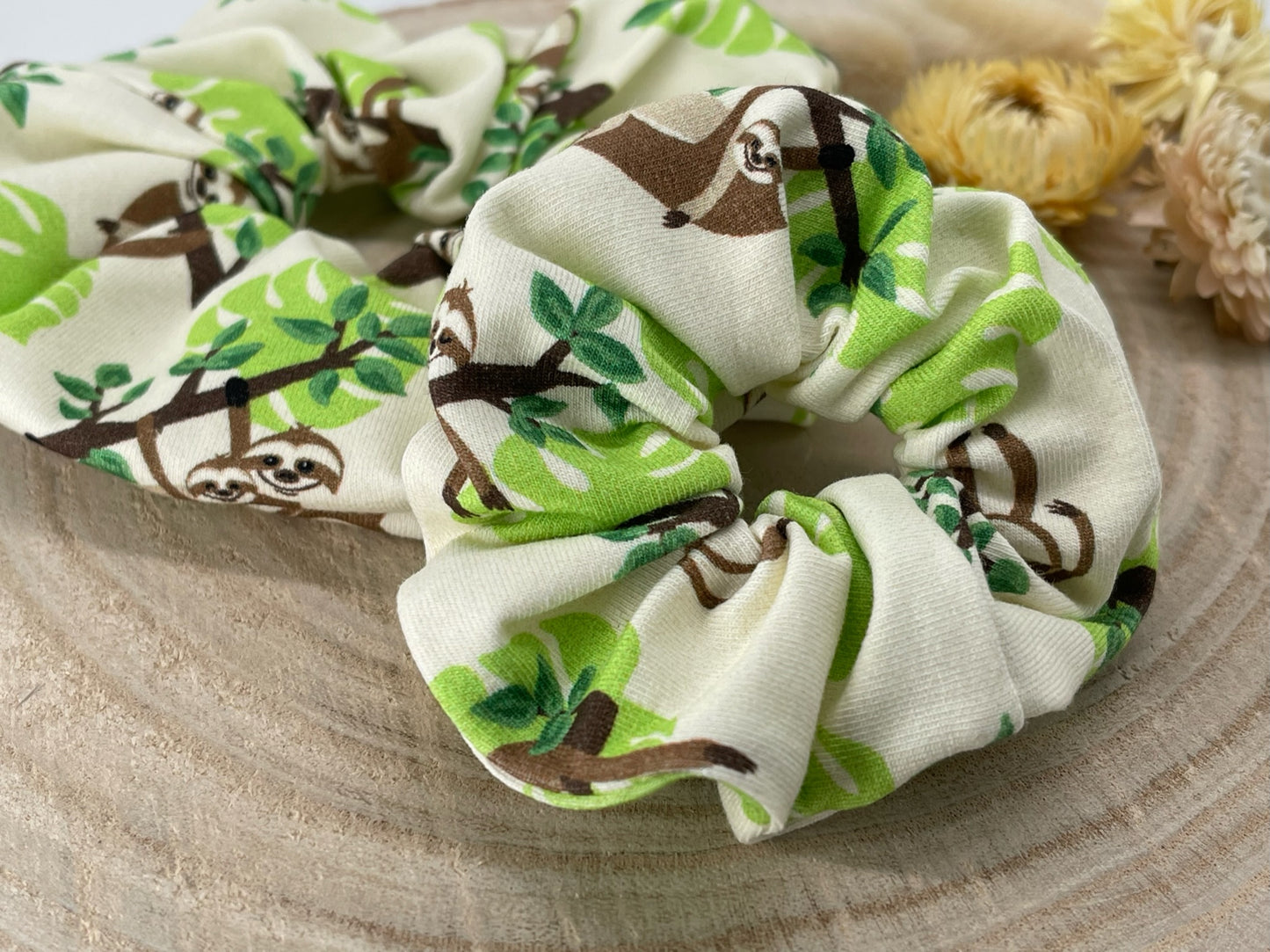 Scrunchie Haargummi Faultiere beige grün