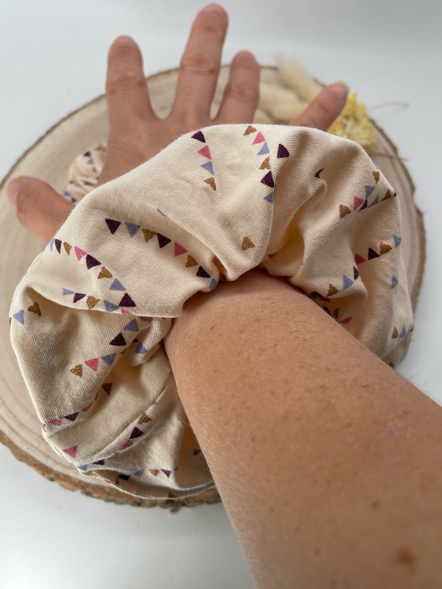 Jersey Scrunchie Haargummi Wimpelkette beige