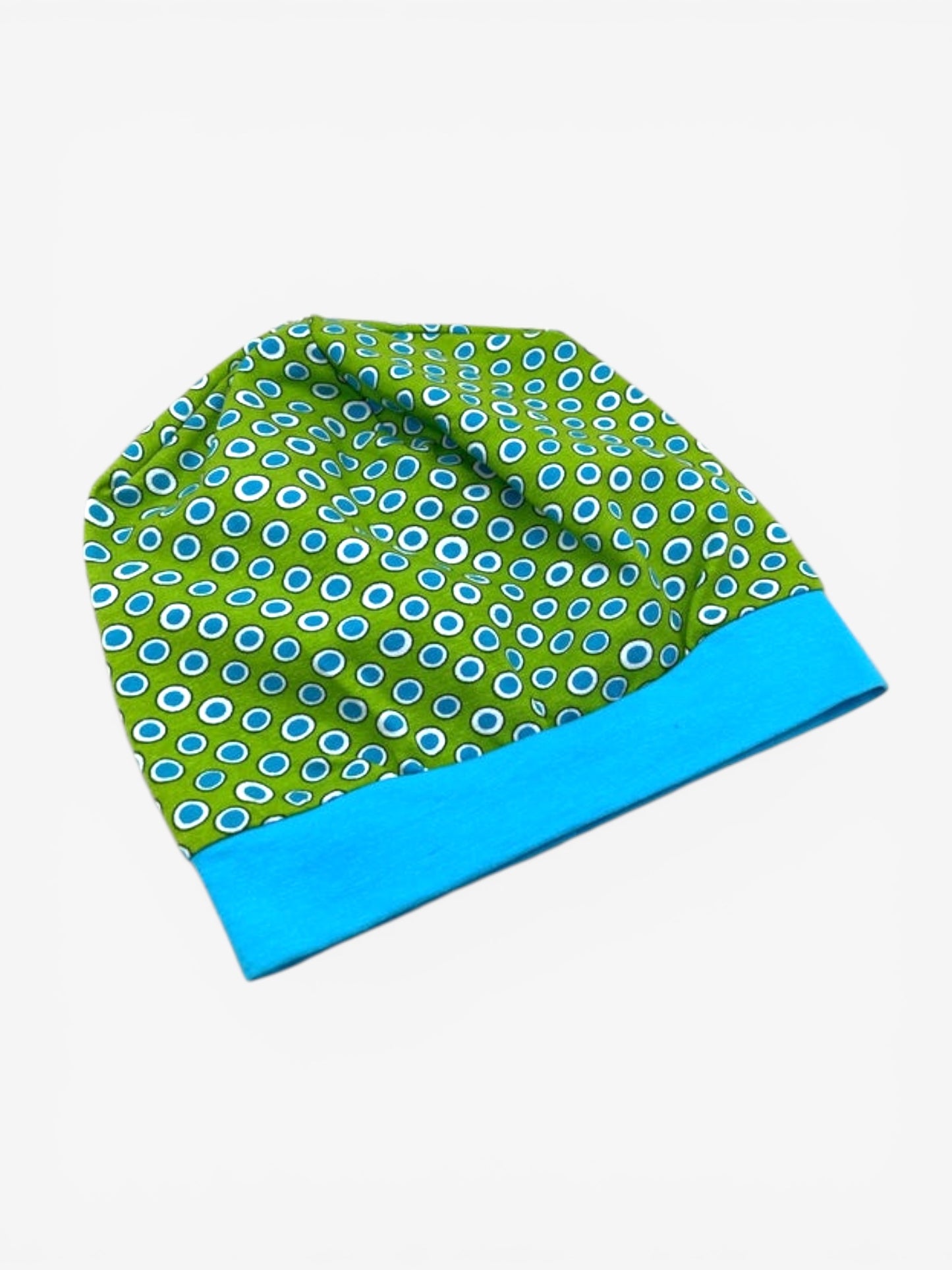 Beanie für Kinder mit Bund - Punkte Motiv auf Grün