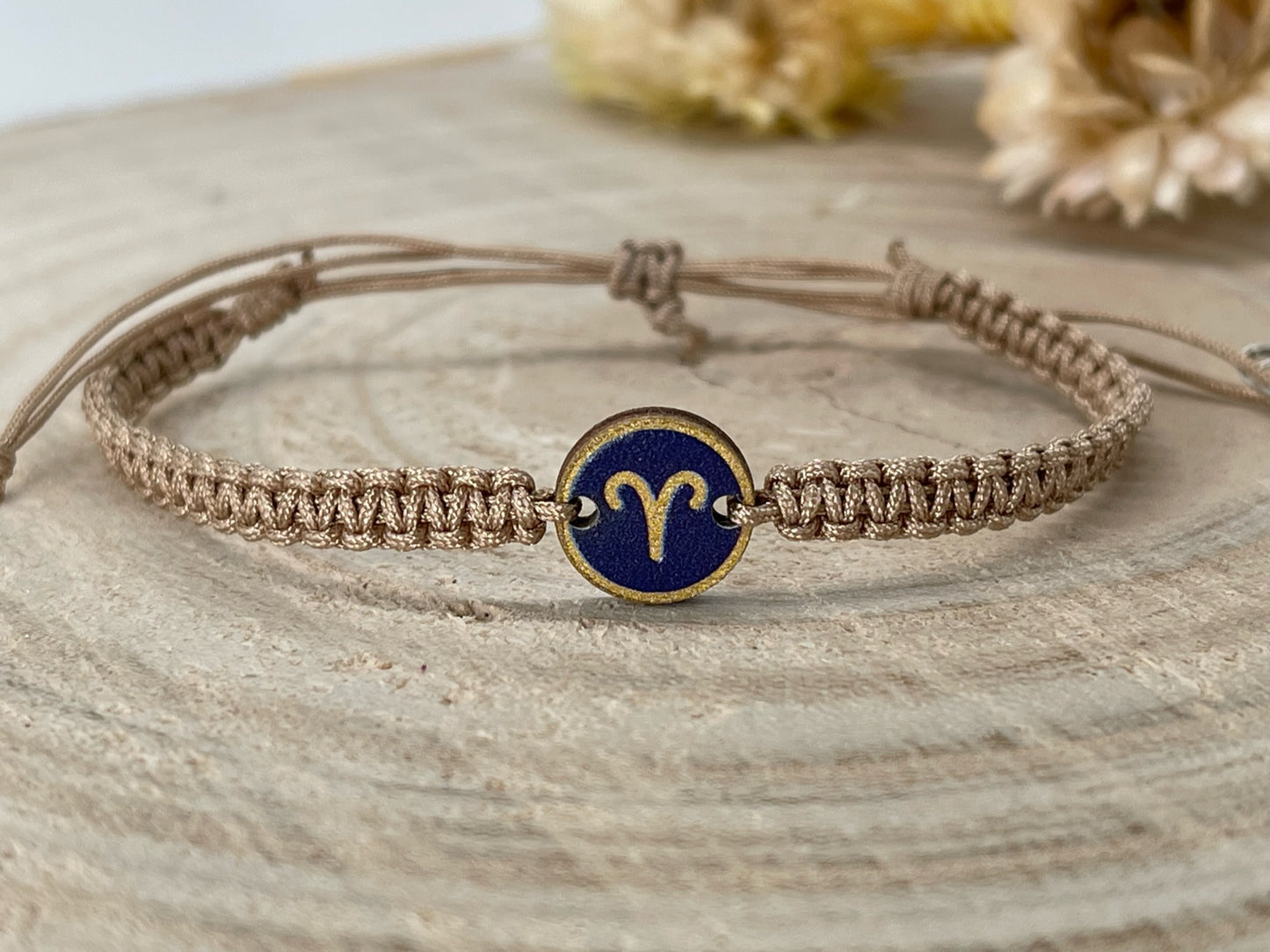 Freundschaftsarmband Makrameearmband Sternzeichen Lilablau