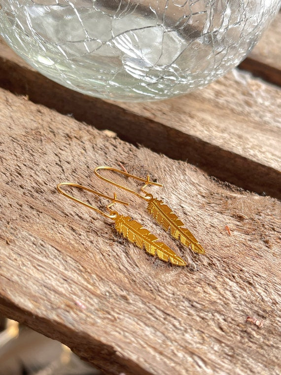 Ohrring kleine Feder goldfarben