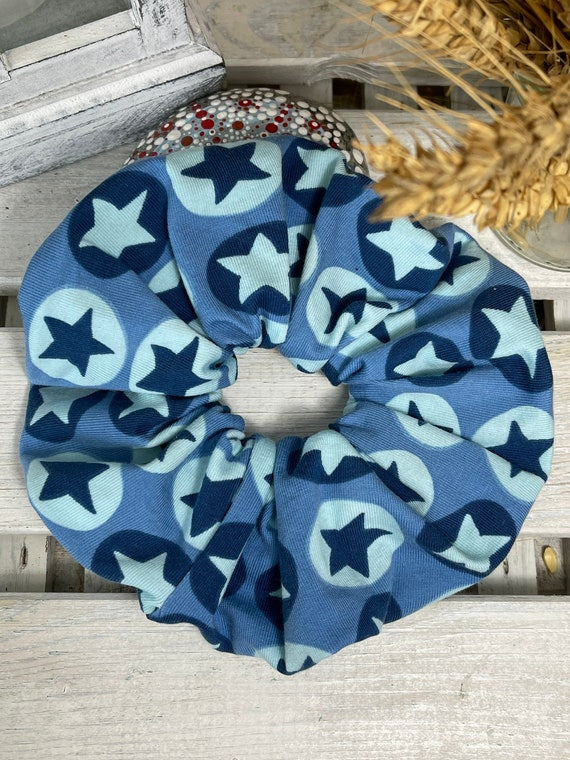 Jersey Scrunchie Haargummi Sterne in blau Tönen