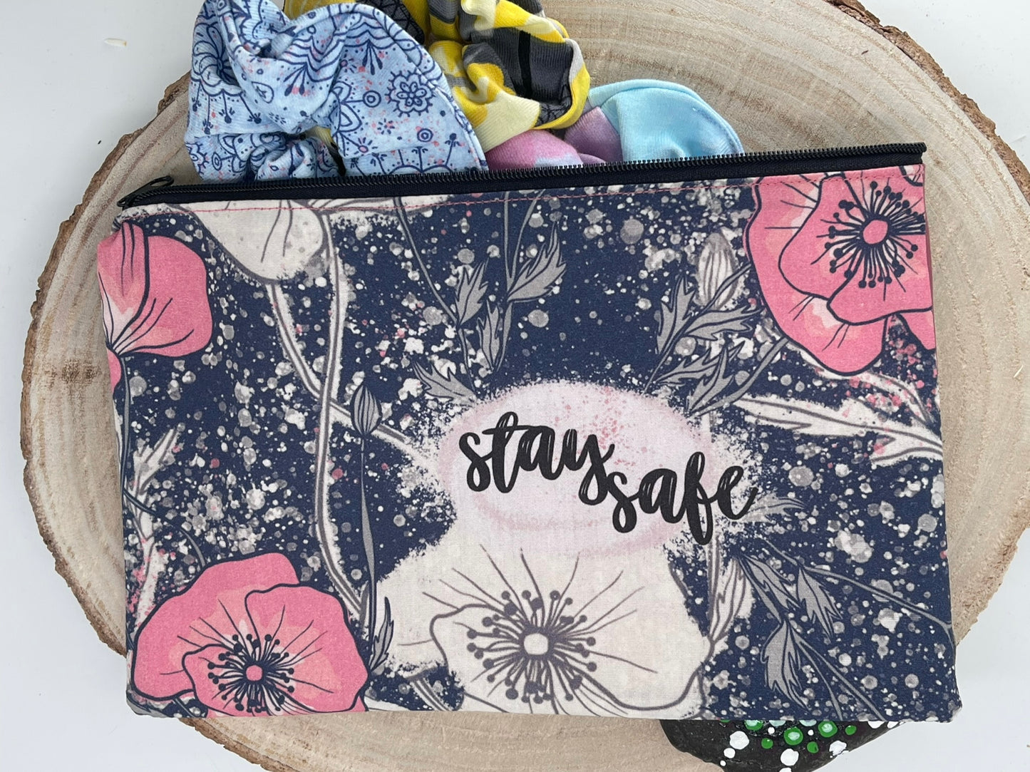 Stylische Federtasche Stifttasche Mäppchen Kosmetik kleine Tasche stay safe blau mit Blumen