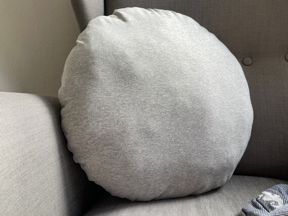 Weiches gemütliches Kissen Kuschelkissen Dekokissen Reisekissen mit Dinosaurier Motiv in grau