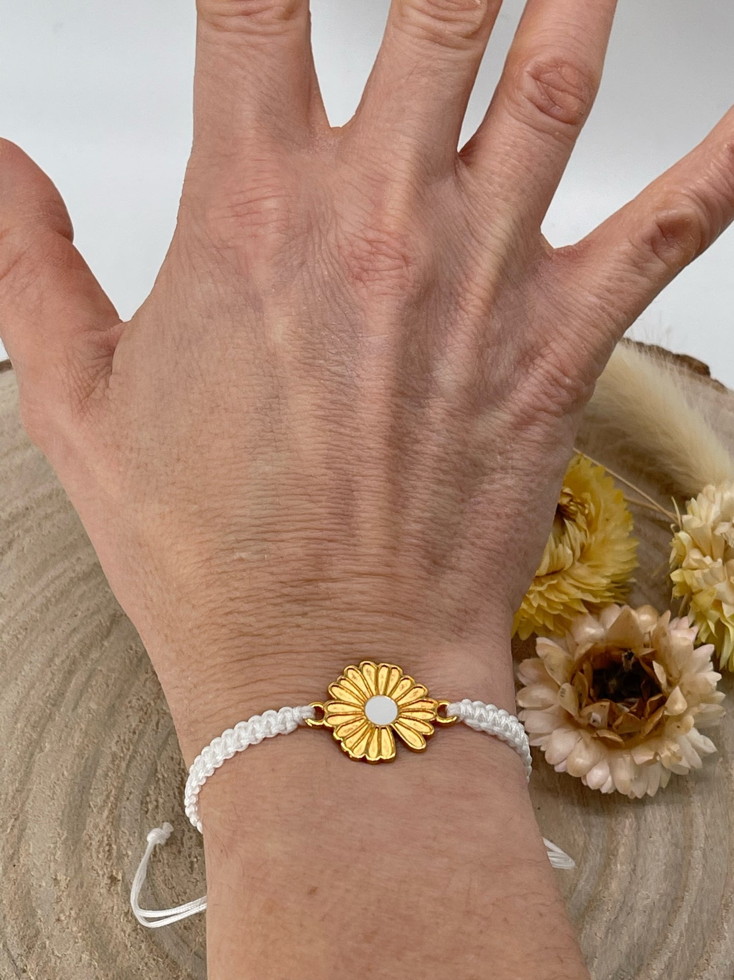 Freundschaftsarmband Makramee Armband Schmuck Gänseblümche goldfarben