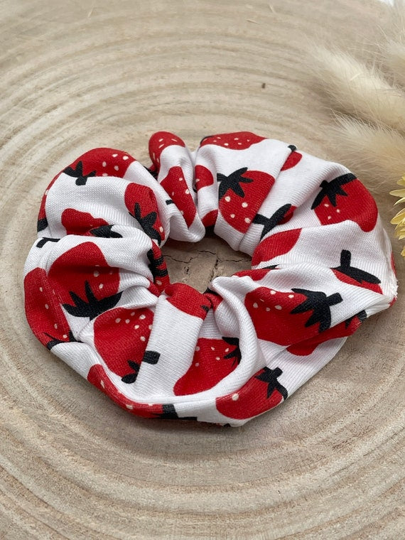 Scrunchie Haargummi elastisches Haarband weiß mit kleinen Erdbeeren für feines oder dickes Haar
