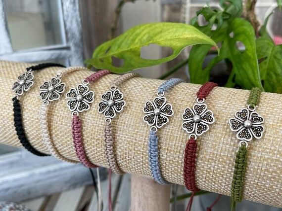 Freundschaftsarmband Makramee Schmuck Armband Herz-Blume silberfarben