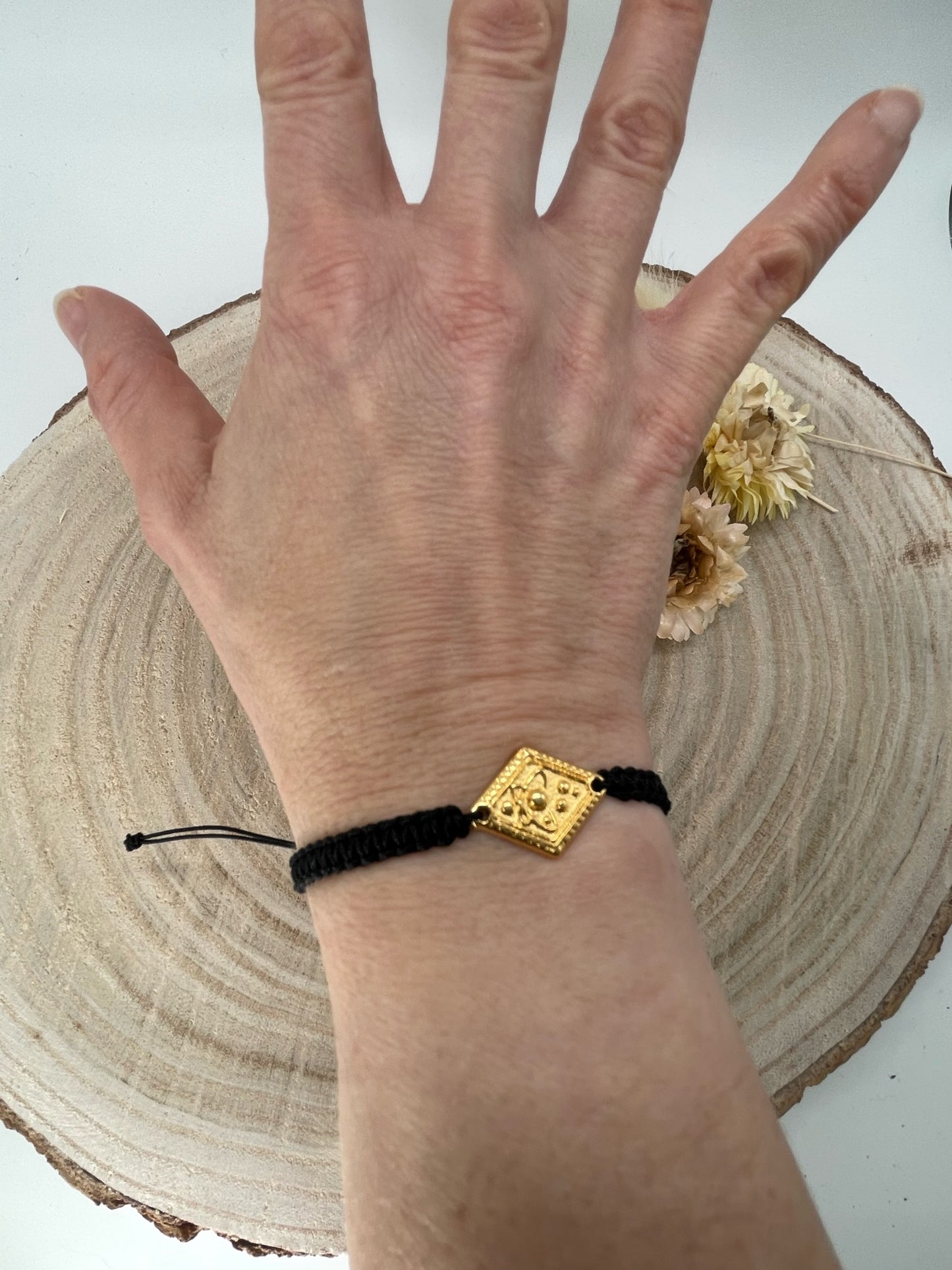 Freundschaftsarmband Makramee Armband Schmuck Raute goldfarben