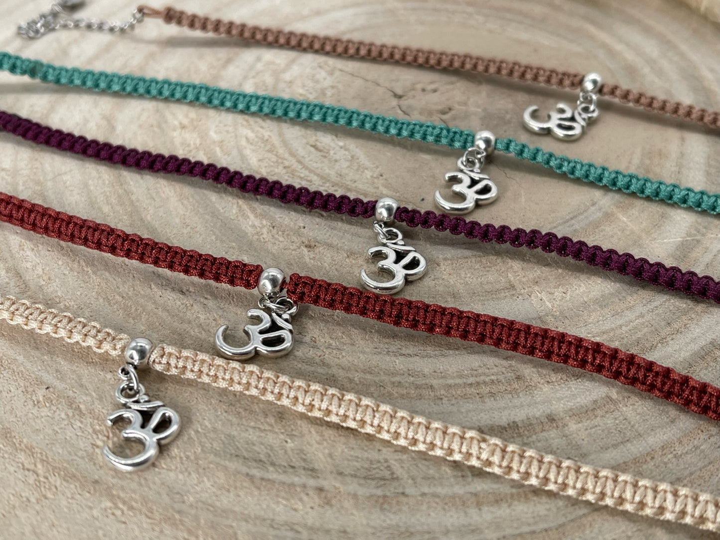 Makramee Schmuck Fusskettchen Fussbändchen "Ohm" Silberfarben