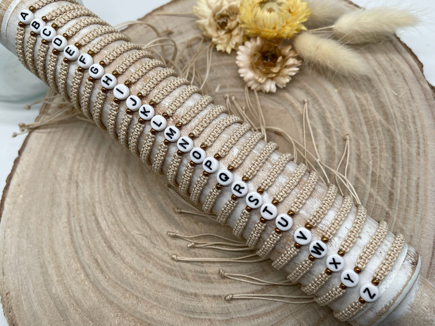 Personalisiertes Initialenarmband Namesarmband Freundschaftsarmband Makramee Buchstaben Armband ABC Beige