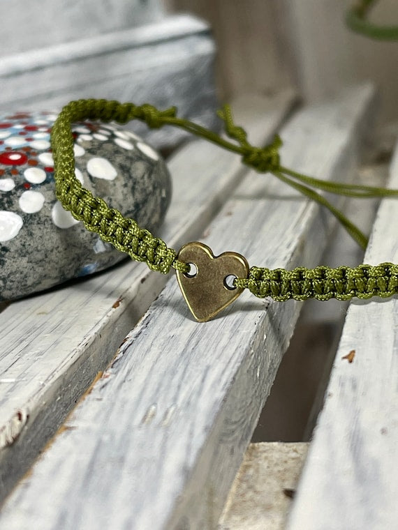 Makrameearmband Freundschaftsarmband Schmuck Armband mit goldfarbenes Edelstahl Anhänger