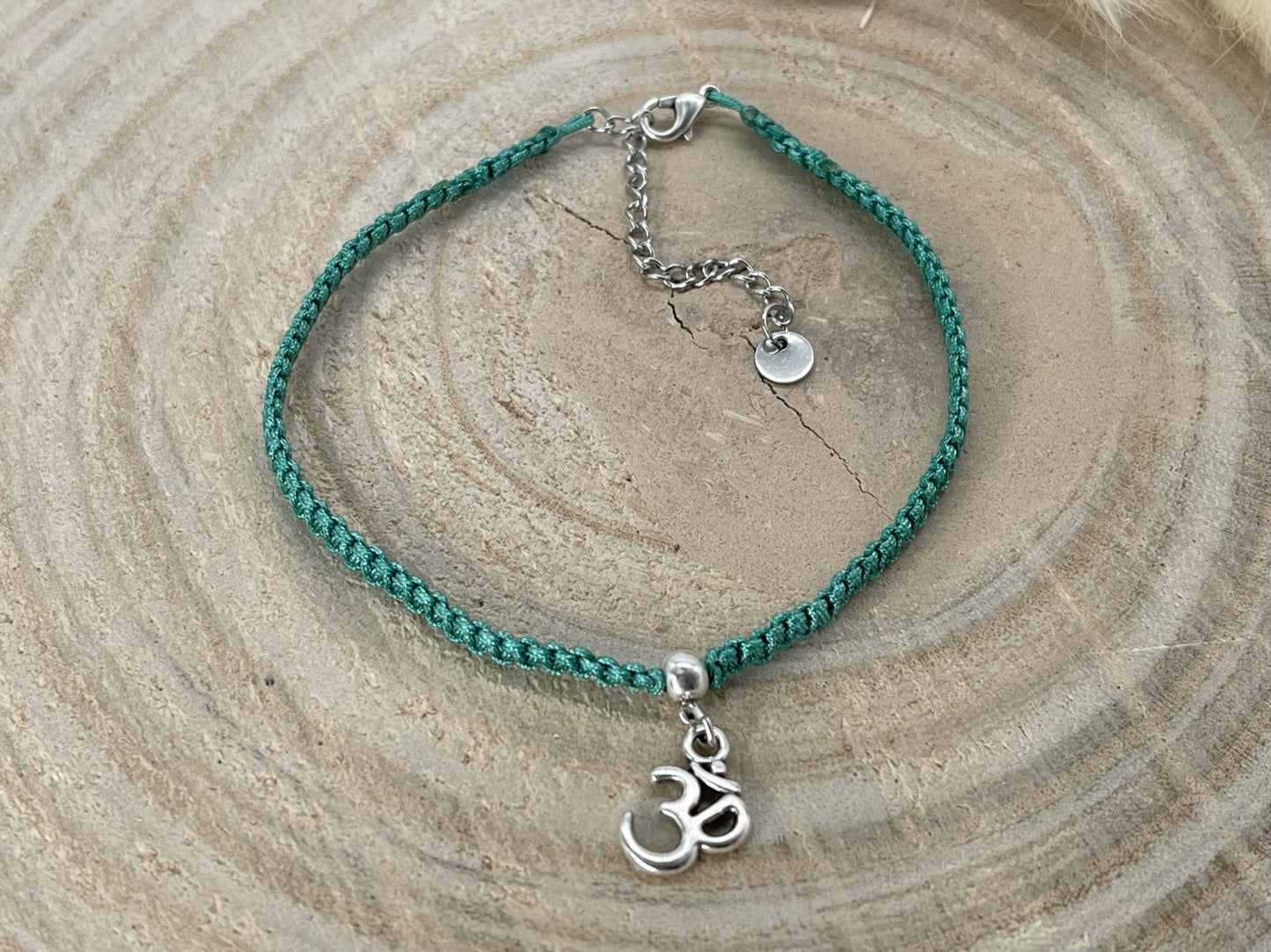 Makramee Schmuck Fusskettchen Fussbändchen "Ohm" Silberfarben
