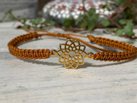 Freundschaftsarmband Makramee Schmuck Armband Blumen Mosaik goldfarben