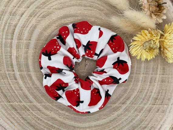 Scrunchie Haargummi elastisches Haarband weiß mit kleinen Erdbeeren für feines oder dickes Haar