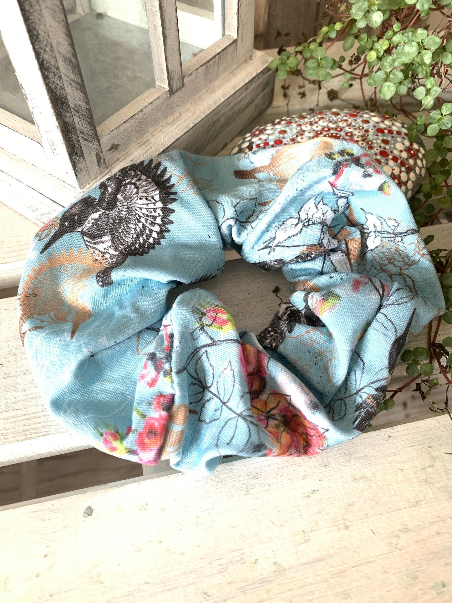 Jersey Scrunchie Haargummi Blumen und Vogel Zauber blau