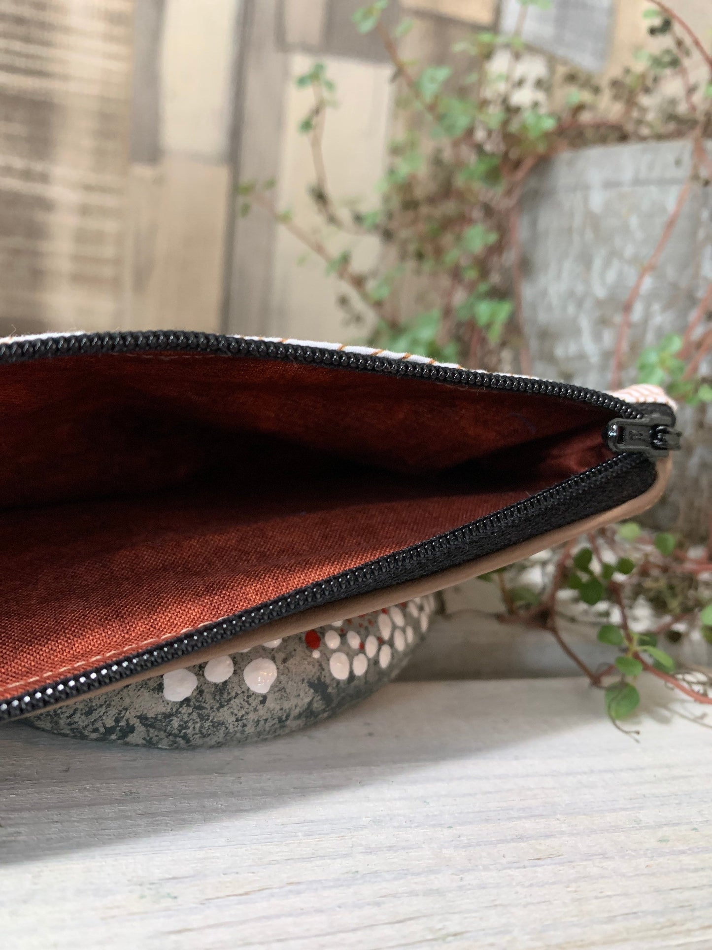 Stylische Federtasche Stifttasche Mäppchen Kosmetik kleine Tasche flowers braun/Weiß