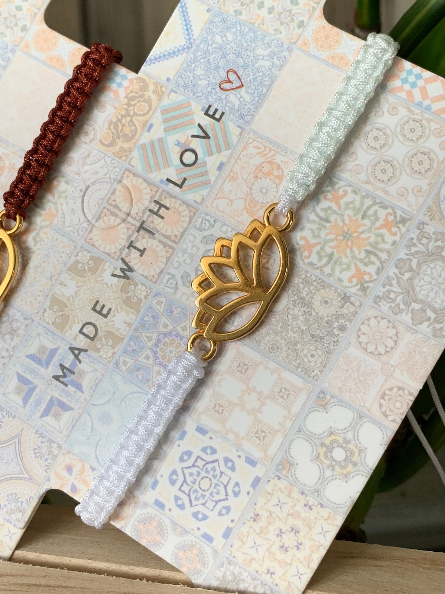 Freundschaftsarmband Makramee Schmuck Armband Lotusblume goldfarben