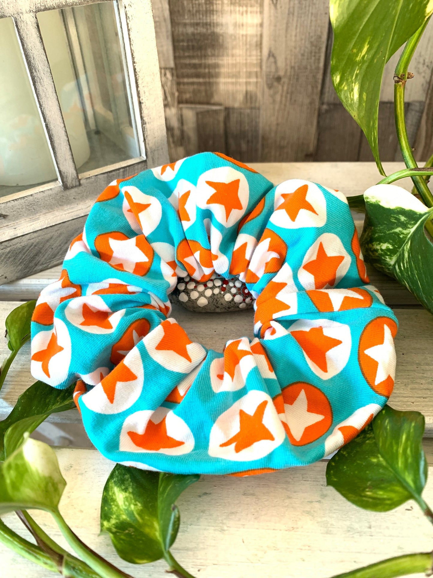 Jersey Scrunchie Haargummi orange Sterne auf mint blau