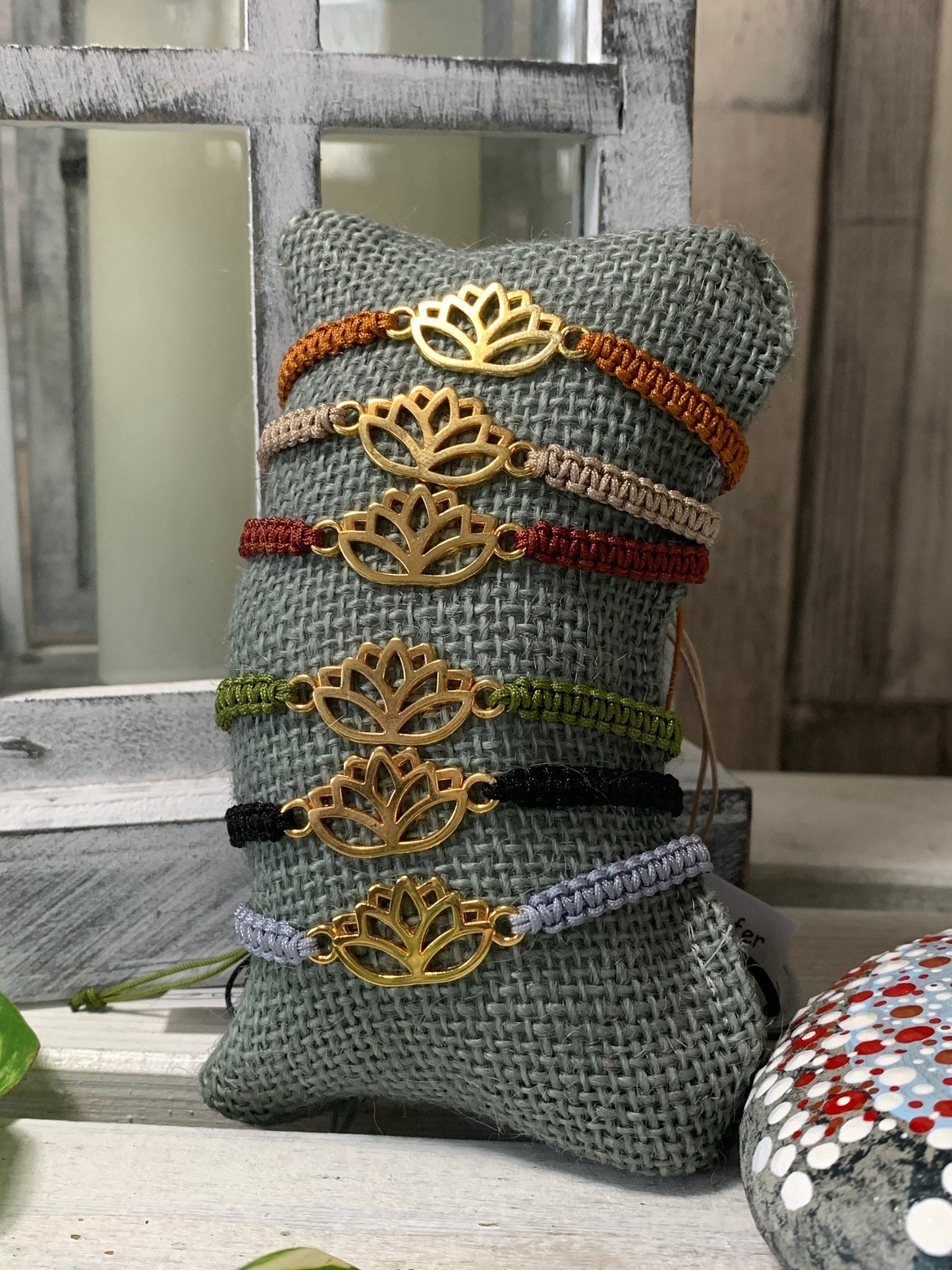 Freundschaftsarmband Makramee Schmuck Armband Lotusblume goldfarben