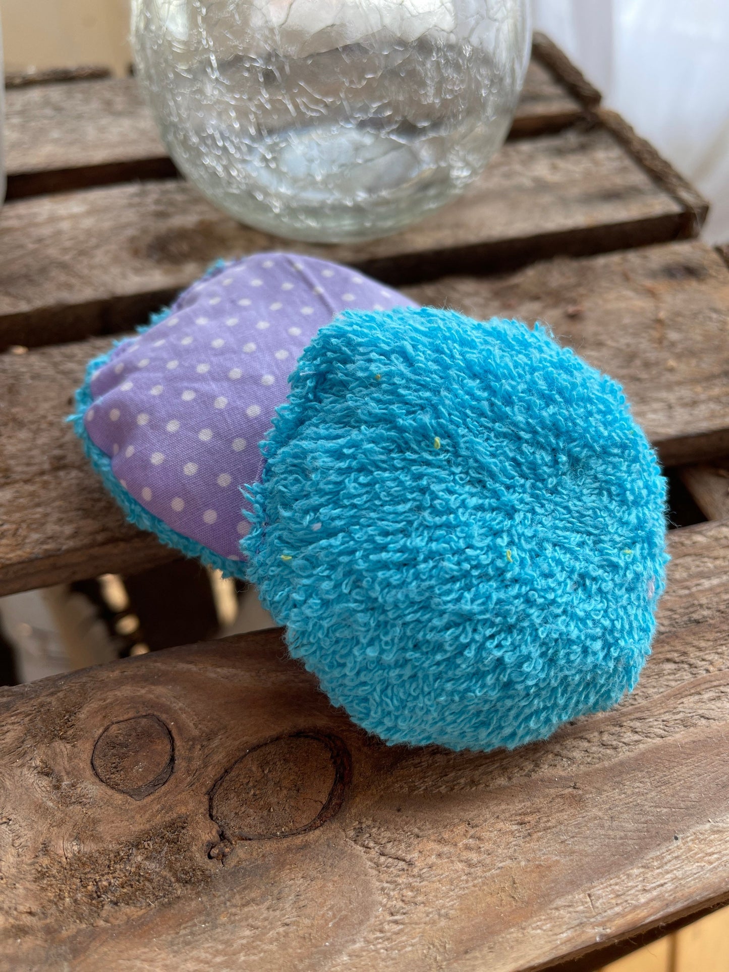 Taschenwärmer Beulenkühler Körnerkissen lila Punkte