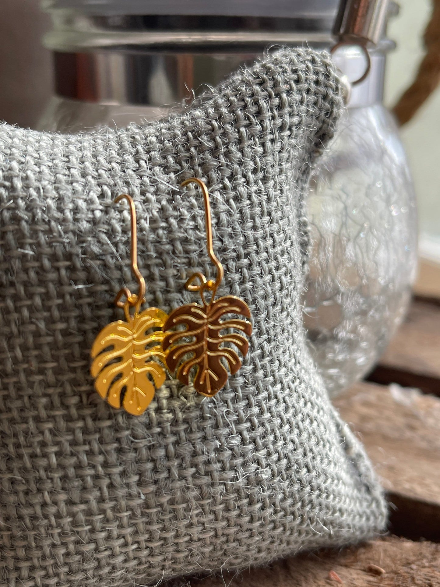 Ohrring Blatt goldfarben
