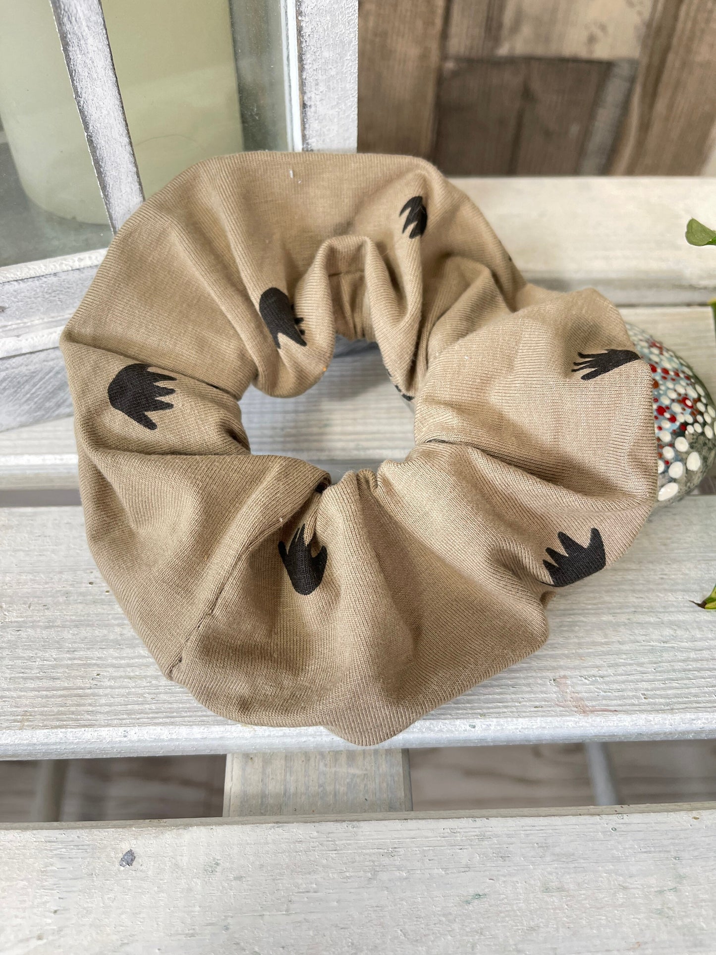 Jersey Scrunchie Haargummi Tatzen auf beige