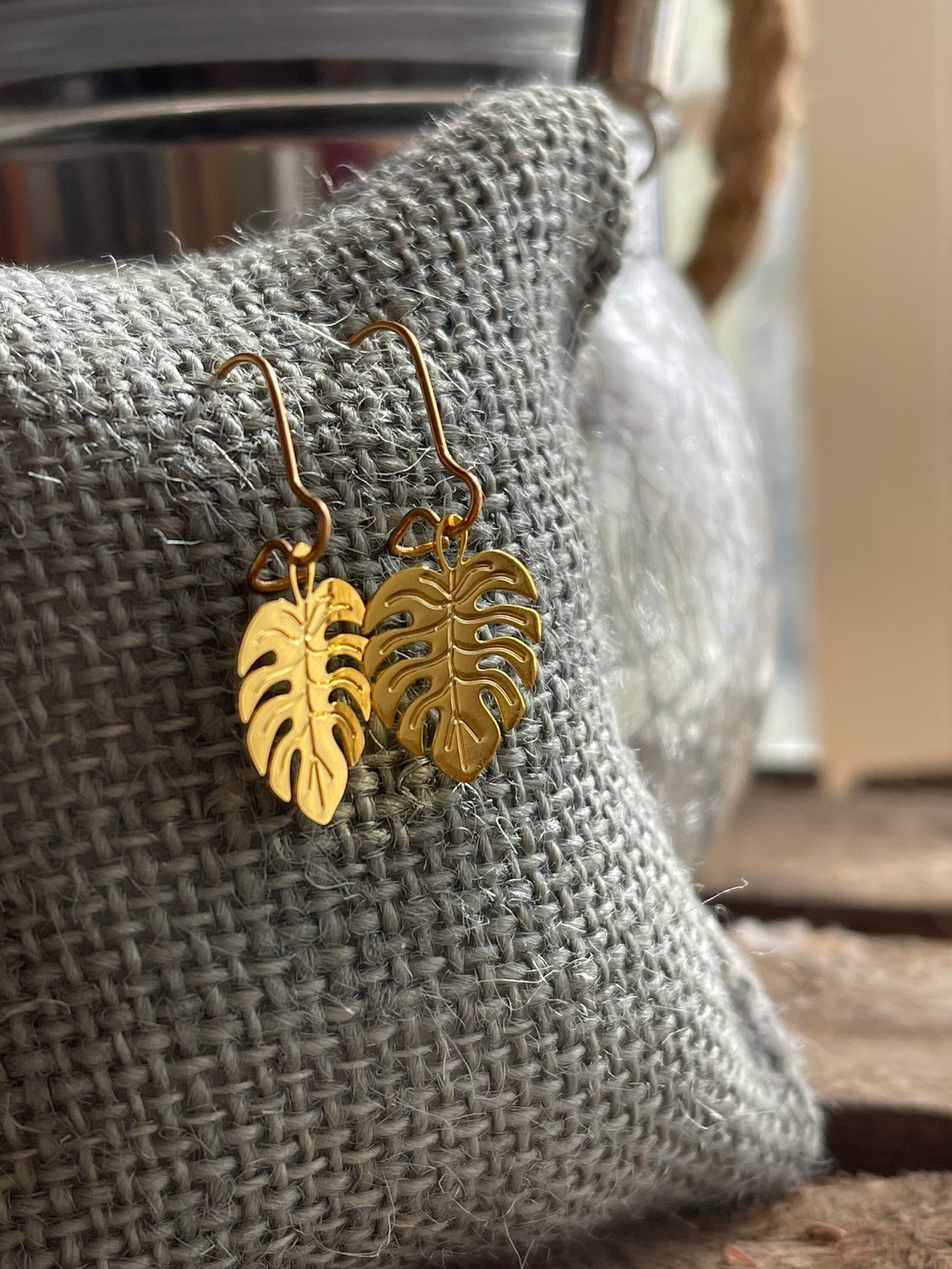 Ohrring Blatt goldfarben