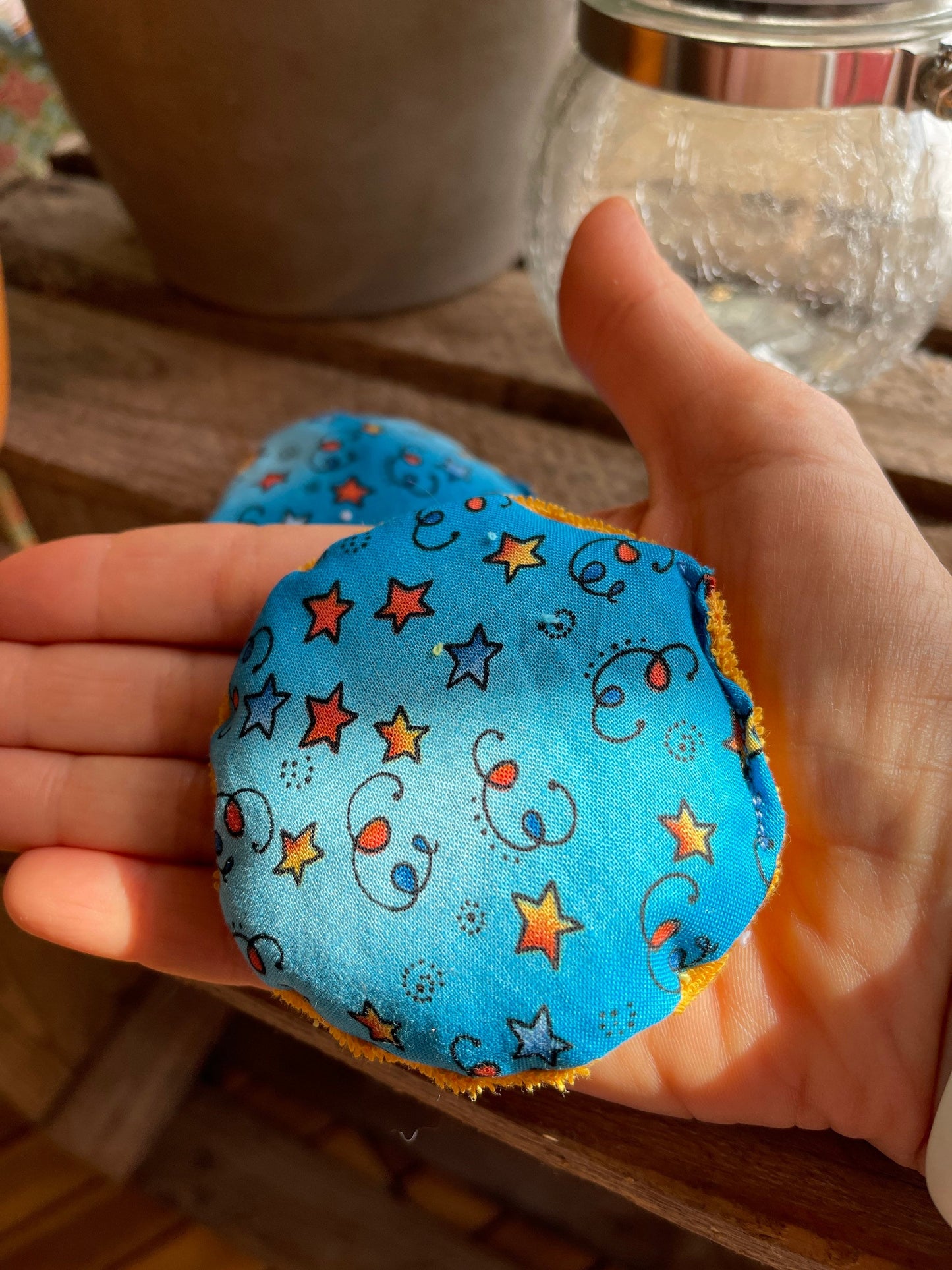 Taschenwärmer Beulenkühler Körnerkissen Sternchen blau