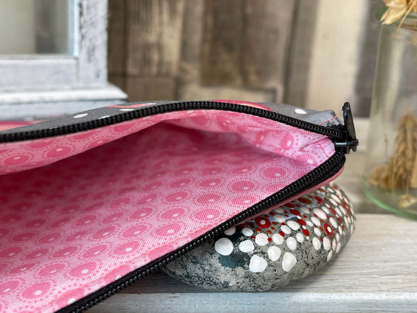 Stylische Federtasche Stifttasche Mäppchen Kosmetik kleine Tasche stay safe grau mit Flamingo