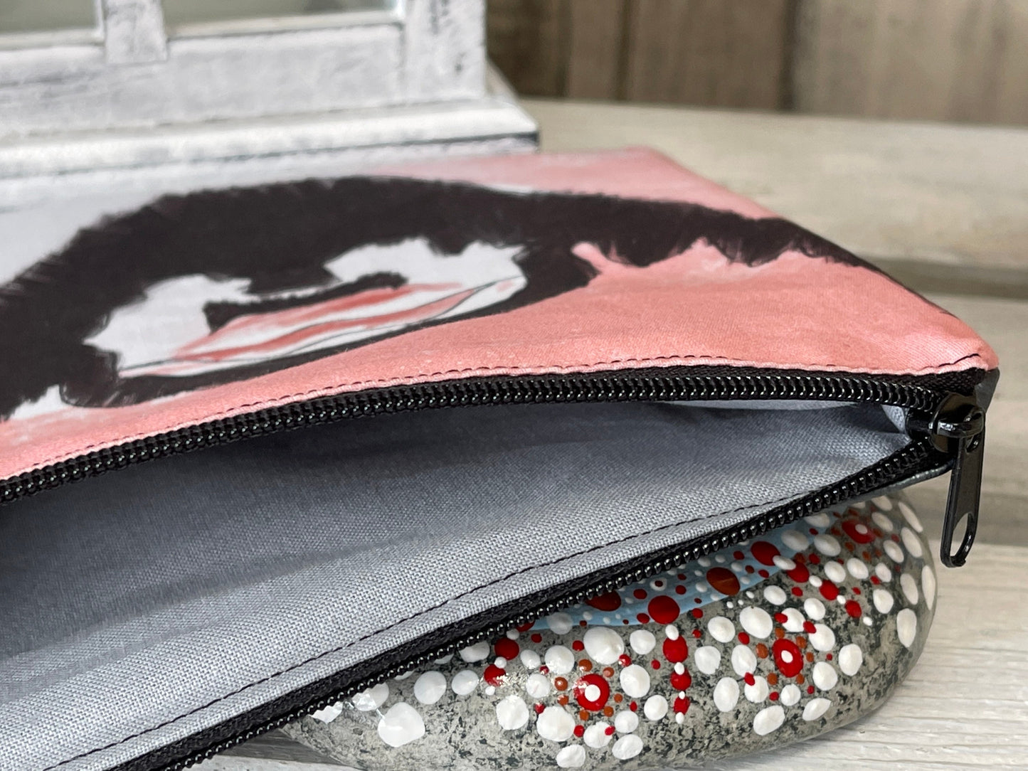 Stylische Federtasche Stiftetasche Mäppchen Kosmetik Tasche Vollbart auf rosa