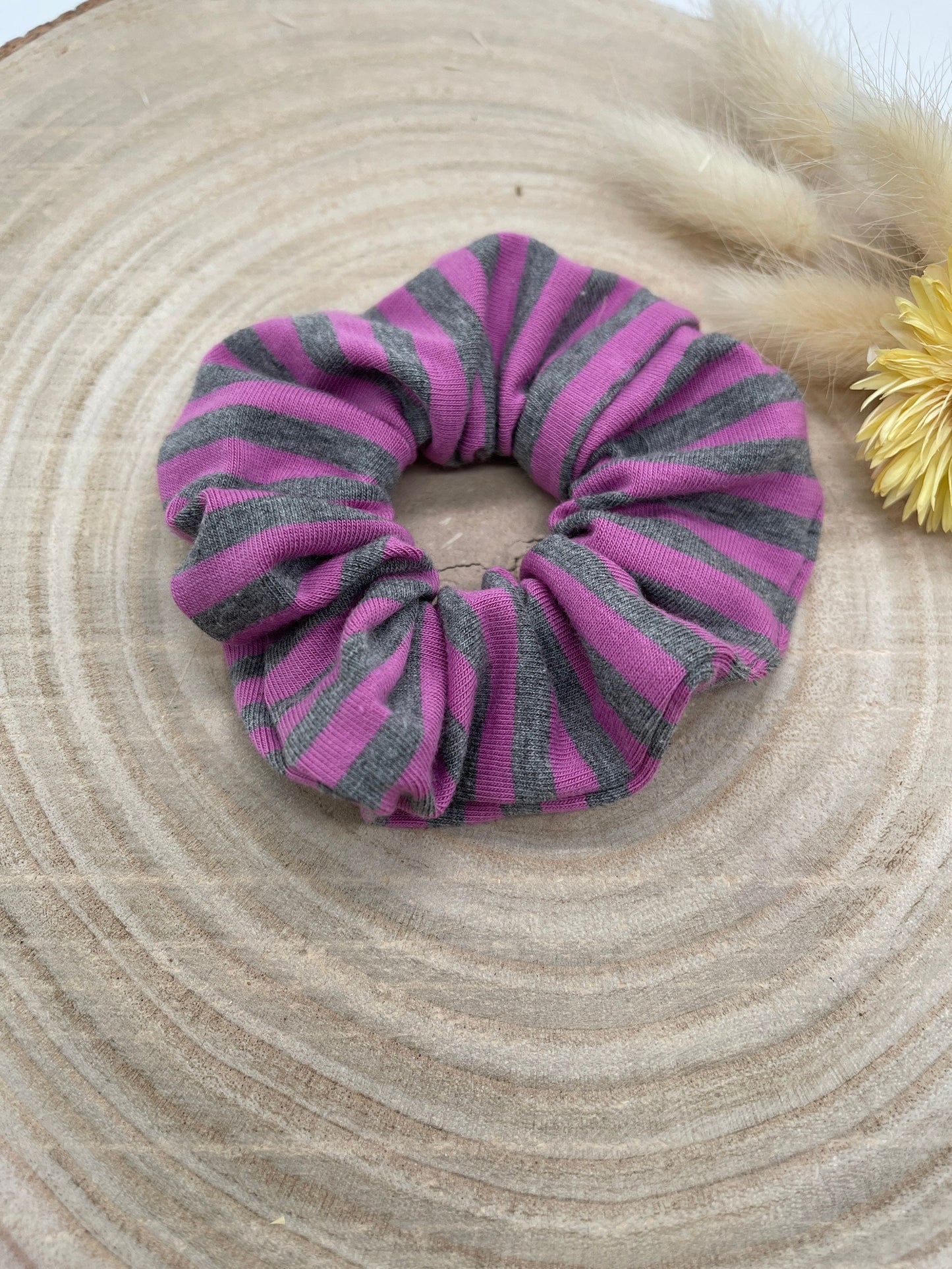 Scrunchie Haargummi elastisches Haarband Streifen lila grau für feines oder dickes Haar