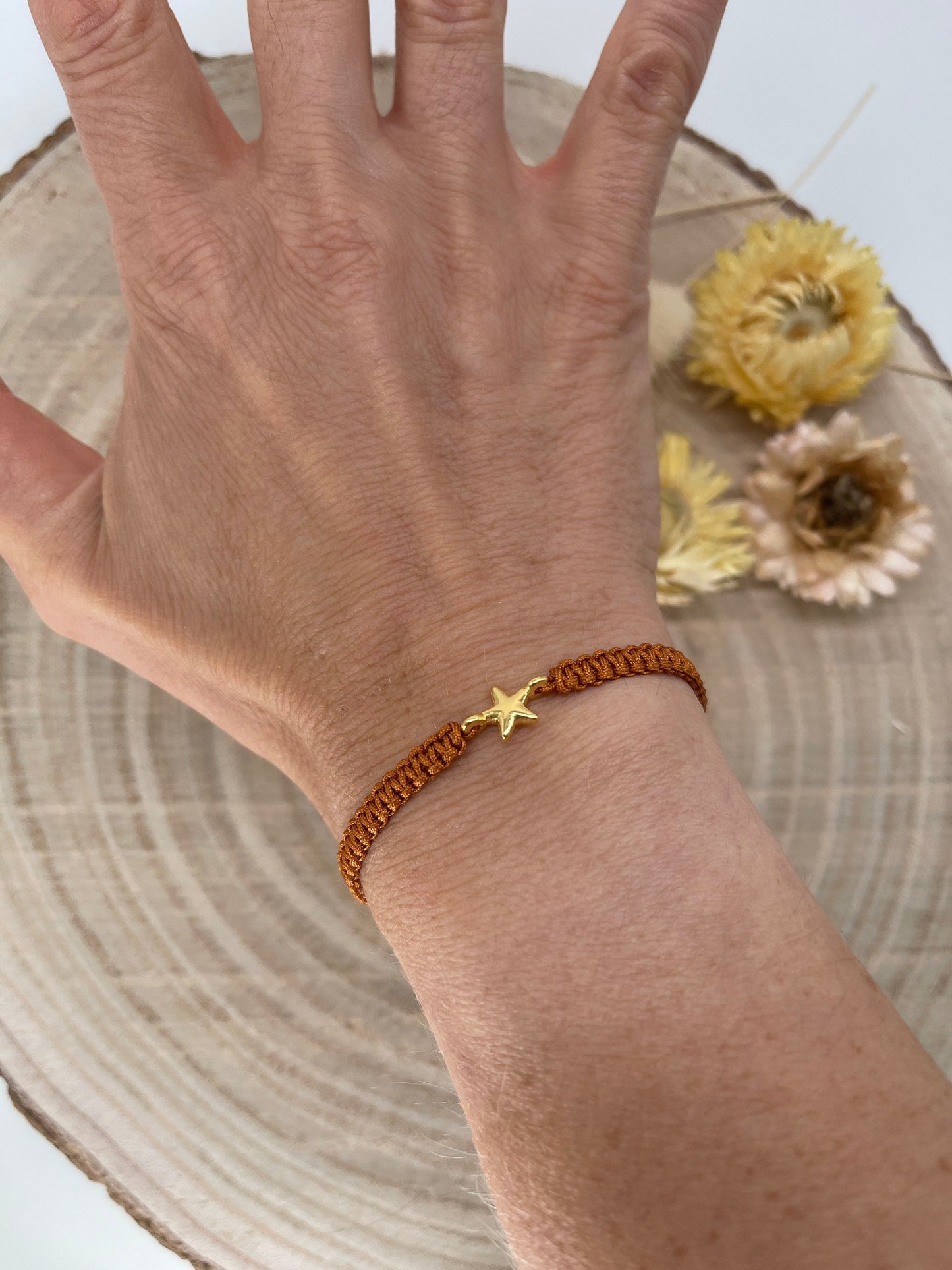 Makrameearmband Freundschaftsarmband Schmuck Armband mit goldfarbenes Edelstahl Anhänger Kleiner Stern