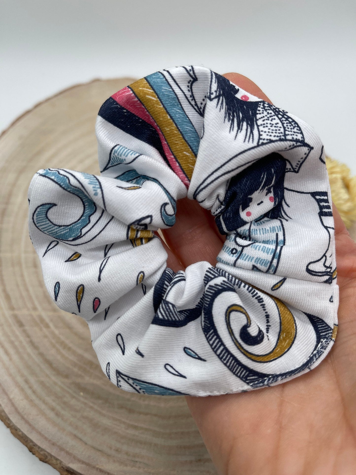 Scrunchie Haargummi elastisches Haarband Regen auf weiß für feines oder dickes Haar