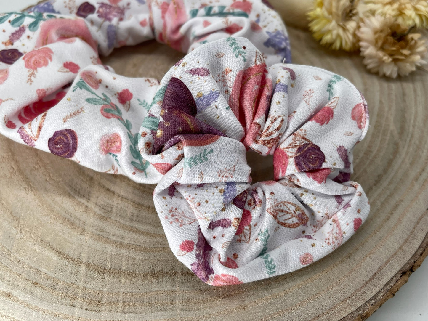 Scrunchie Haargummi elastisches Haarband Weiß mit rosa Blüten  für feines oder dickes Haar
